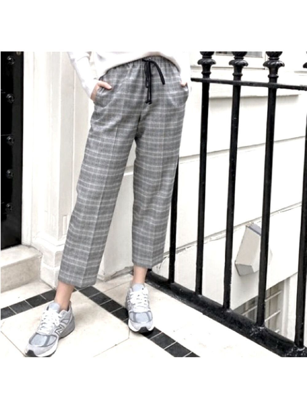 Aritzia The Group by Babaton Jimmy Pant in Grey Plaid Pants Cropped Size Medium